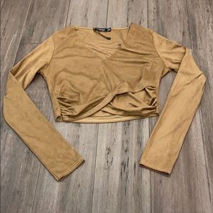 BOOHOO suedette crop top 🤎